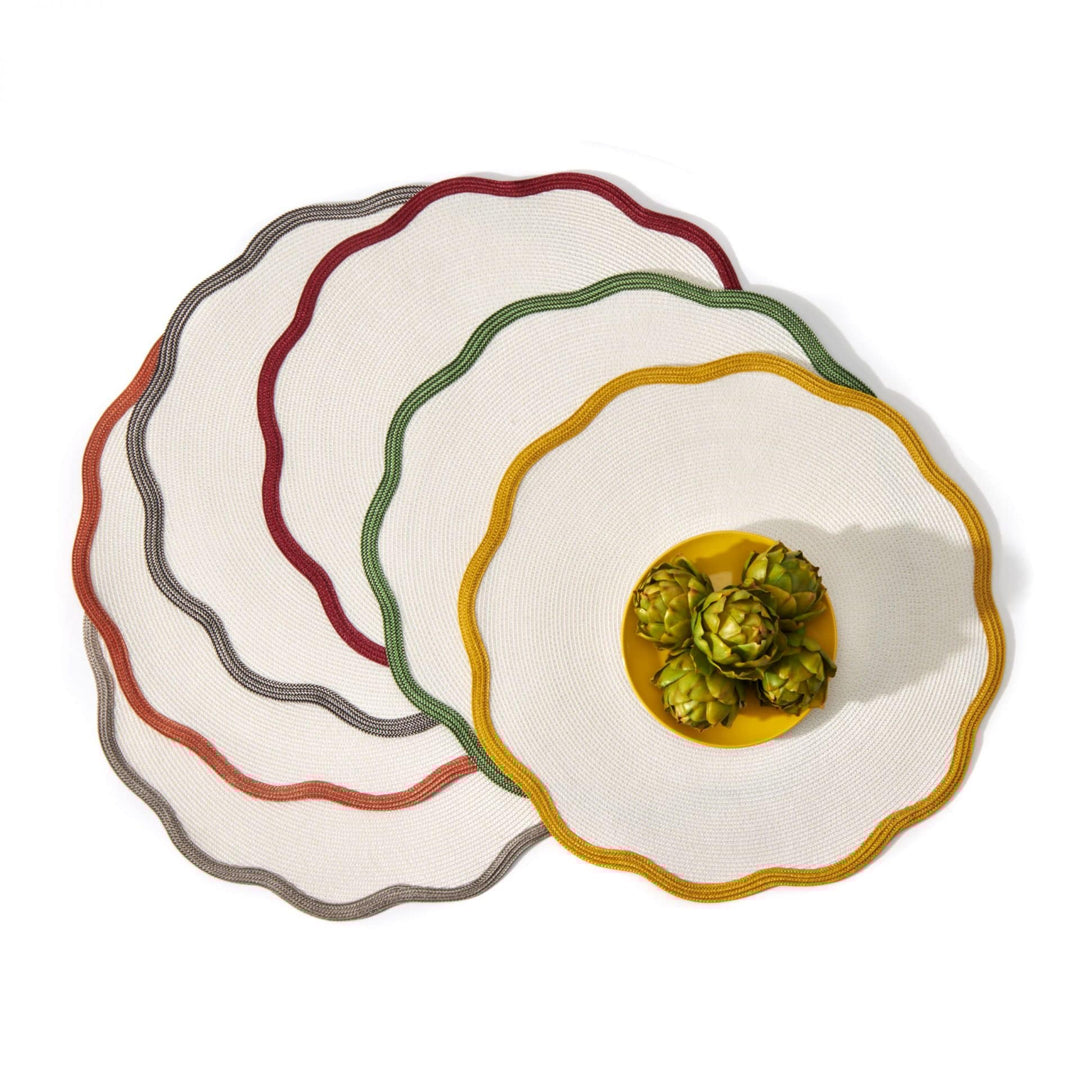 Piped Trim Round Scallop Placemat Set/4