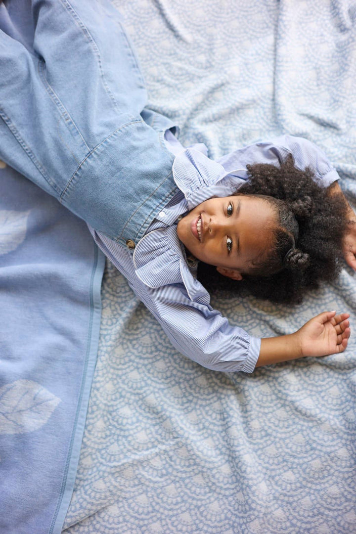 Seaside Scallops Fog Blanket