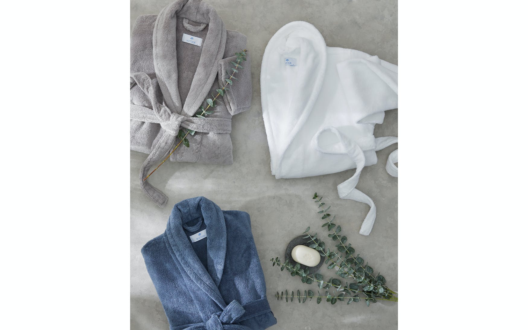 Milagro Robe by Matouk – Quintessentials