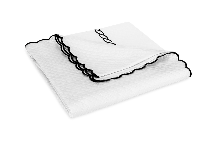 Classic Chain Scallop Matelassé Coverlet by Matouk