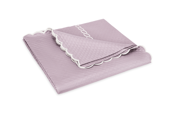 Classic Chain Scallop Matelassé Coverlet by Matouk