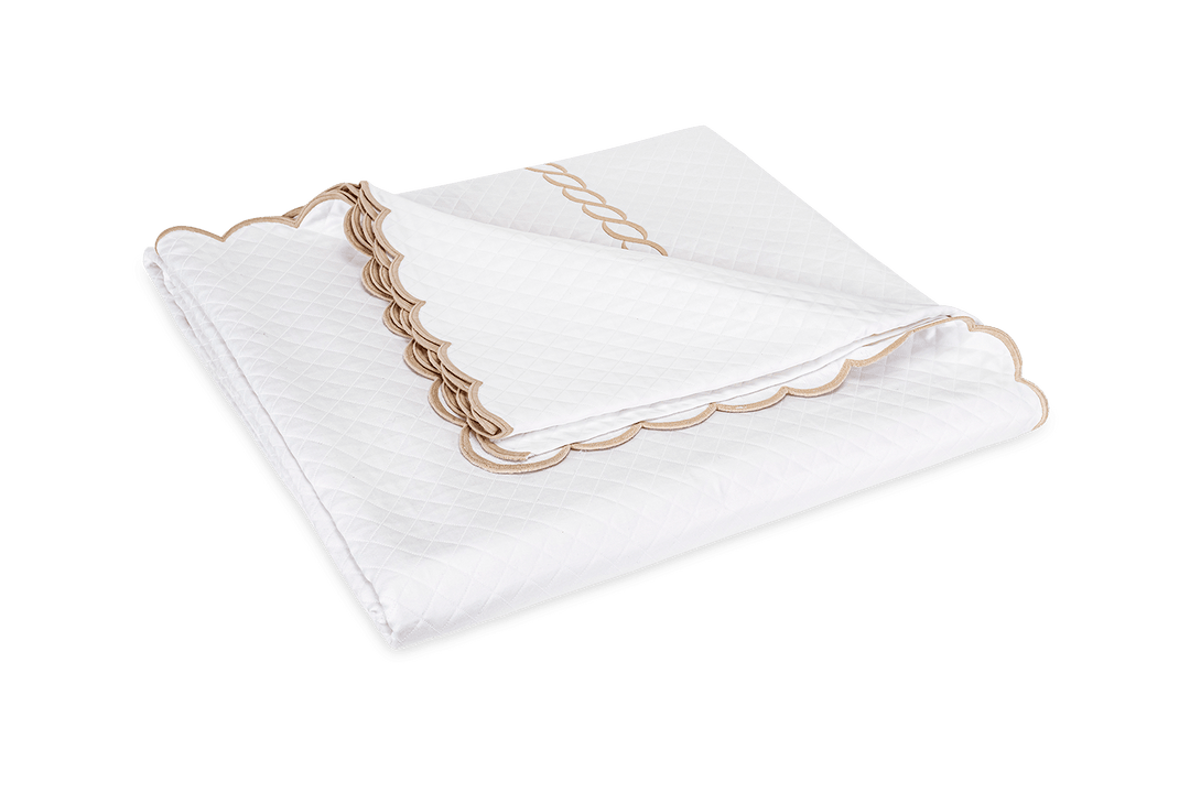 Classic Chain Scallop Matelassé Coverlet by Matouk
