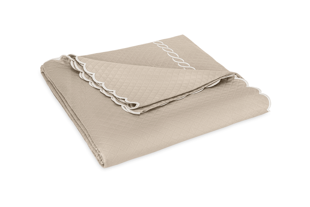 Classic Chain Scallop Matelassé Coverlet by Matouk