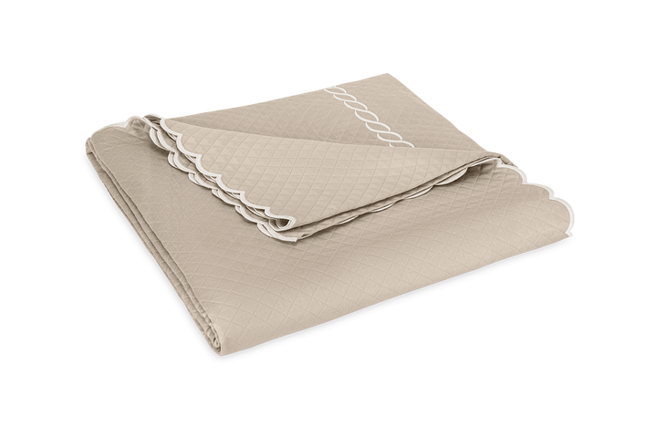 Classic Chain Scallop Matelassé Coverlet by Matouk