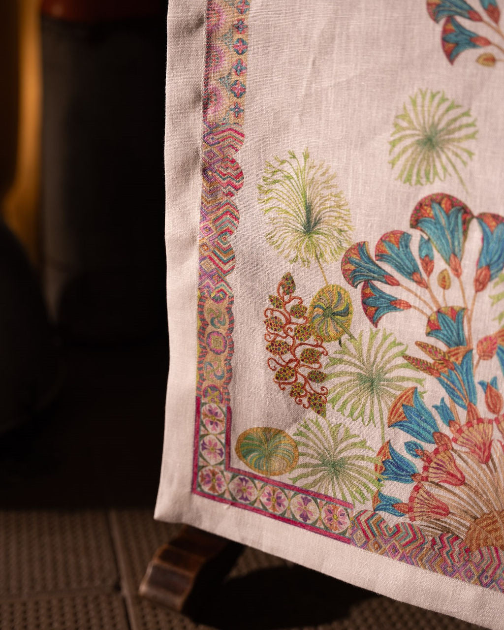 Papyro Vis A Vis Table Runner in Linen