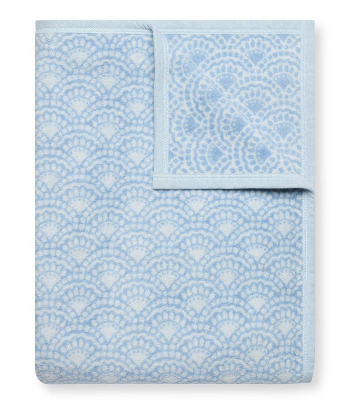 Seaside Scallops Fog Blanket