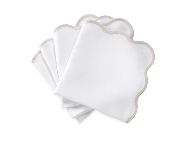Scallop Edge 22 x 22 Napkins (set of 4)