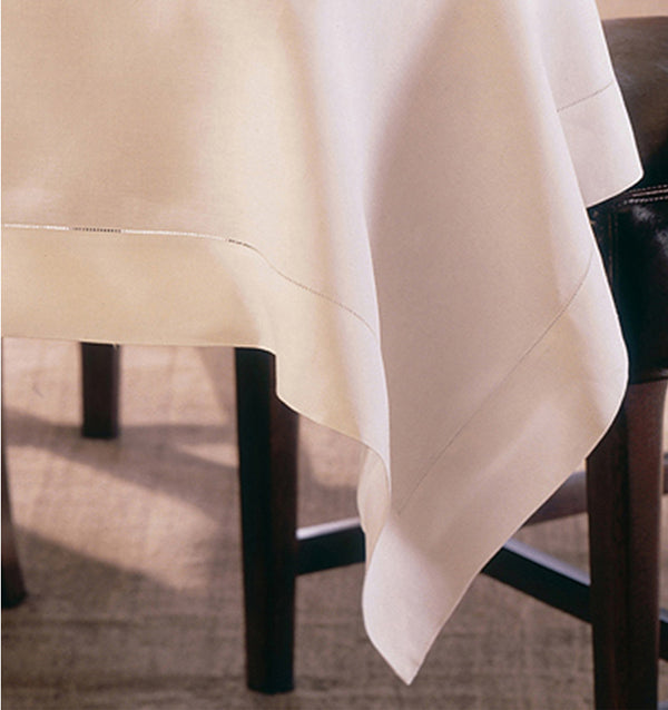 Classico Tablecloth - Oblong - 66x106"